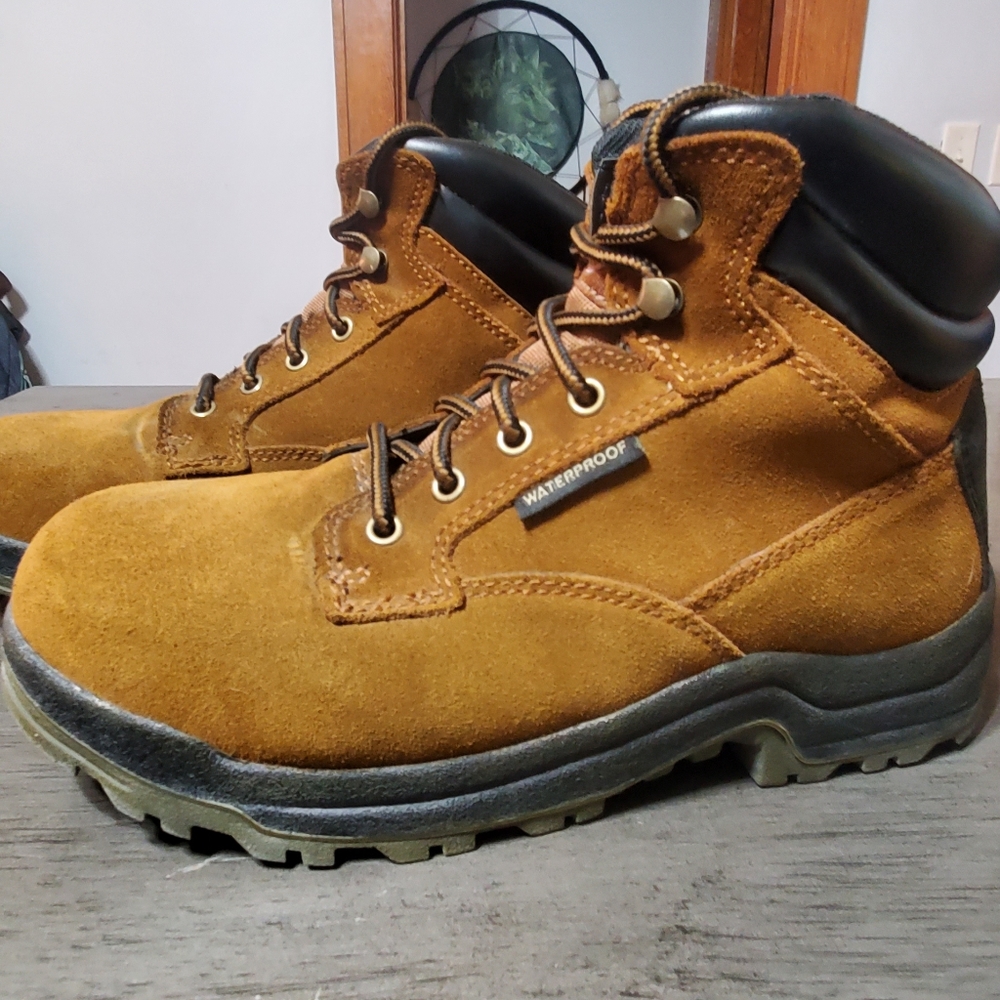 Women's Brauhma steel toe boots size 9.5